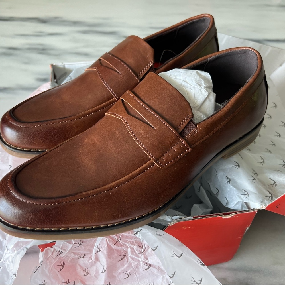 New with tags and box. Deer stag men size 7M dress shoe. Brown. Slip on loafer.